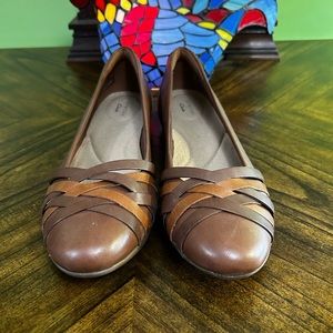 Clarks flats Brown GUC